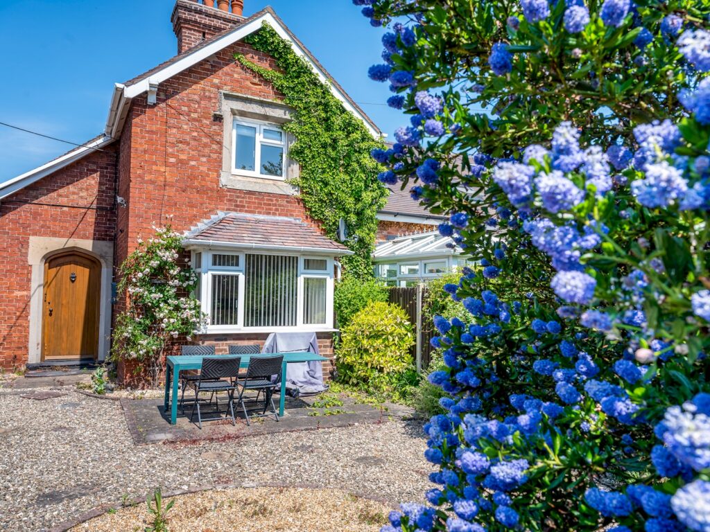 Cosy 2 bedroom cottage in rural Shropshire